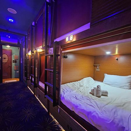 Attic Capsule Hotel Marigondon  外观 照片